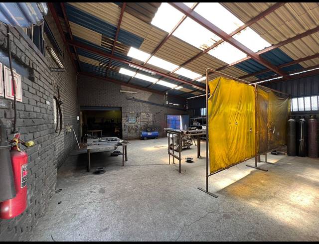 1,160M² WAREHOUSE FOR SALE IN PRIMROSE